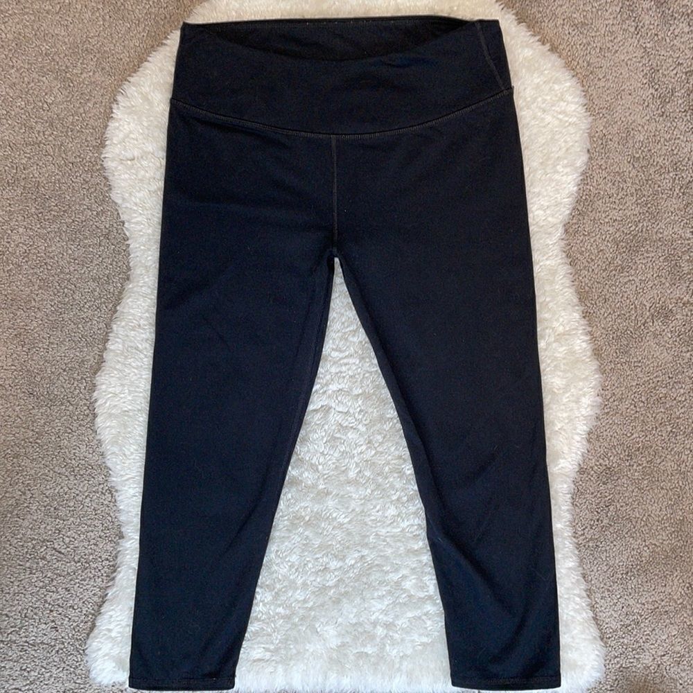 𝅺Fabletics Capri Leggings